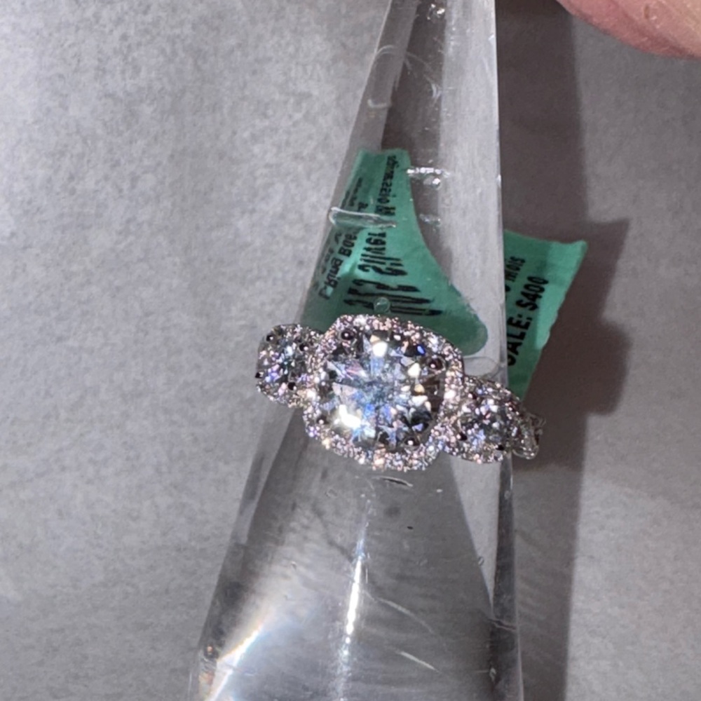 Dazzling Silver Women's Ring with Sparkling Accents